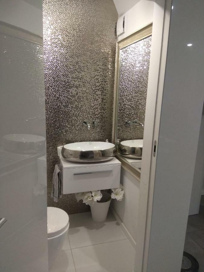 Luxury Apartment With Own Parking Chorzow Bagian luar foto